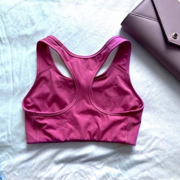 Nike sports bra, medium too heavy support - Picture 2 of 2